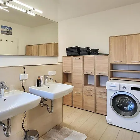 3 Bedroom Cozy In Nyaraló *