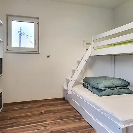 3 Bedroom Cozy In Nyaraló Langlau